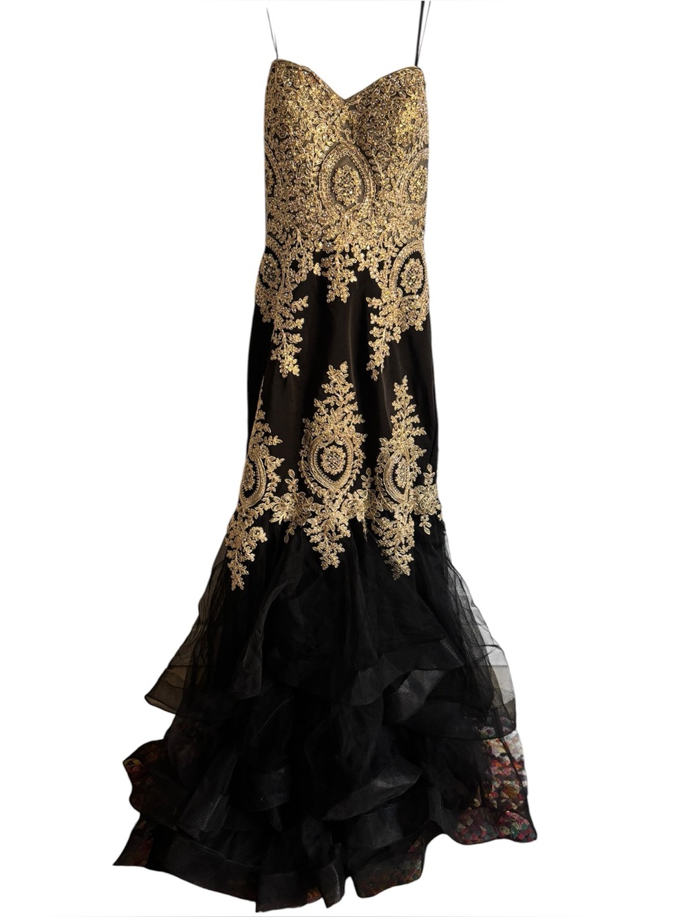 Eureka Fashion black and gold embellished mermaid gown ✨🖤
